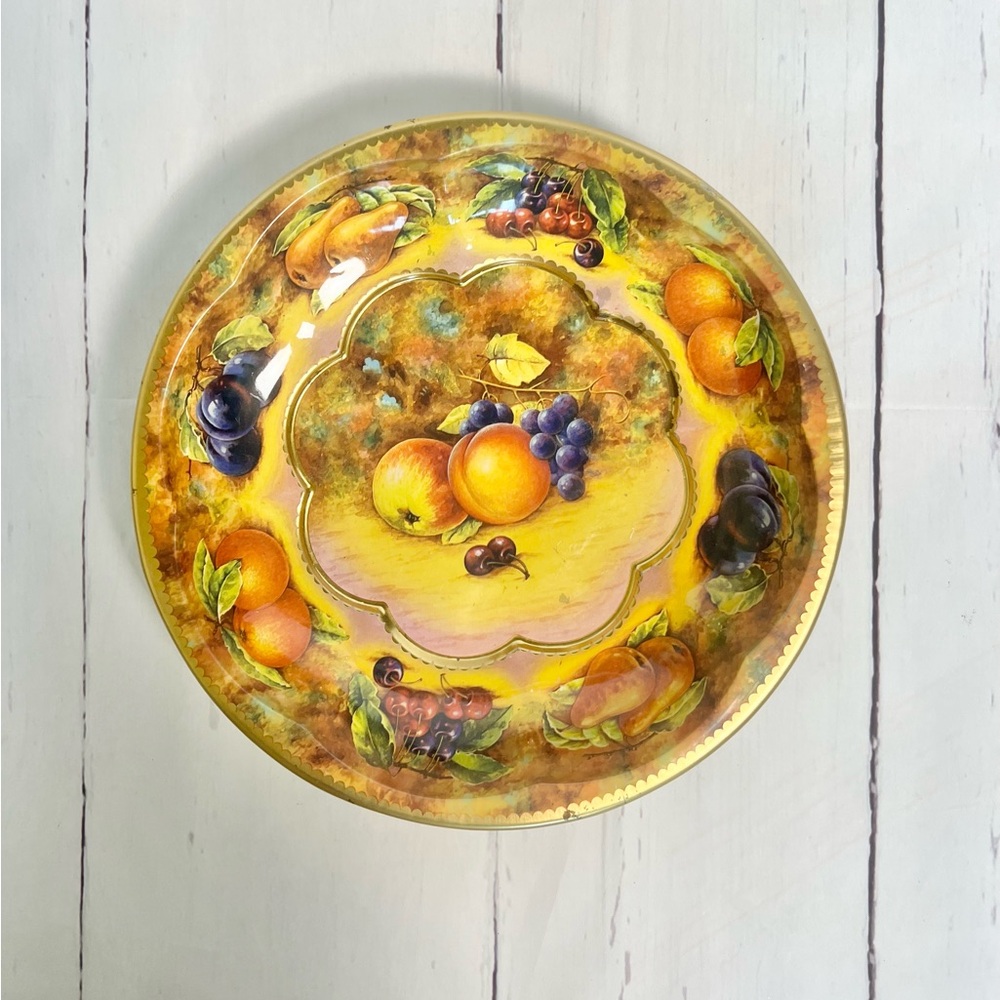 Beautiful Vintage 1971 MCM Fruit tin bowl by Daher England